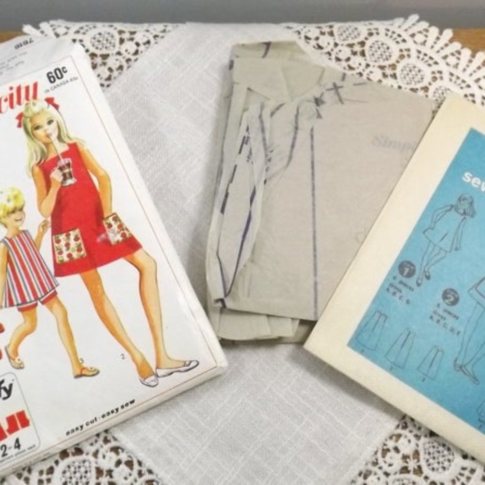 Simplicity 7616 Girls' Dress Uncut Pattern 1968 - Picture 7 of 10